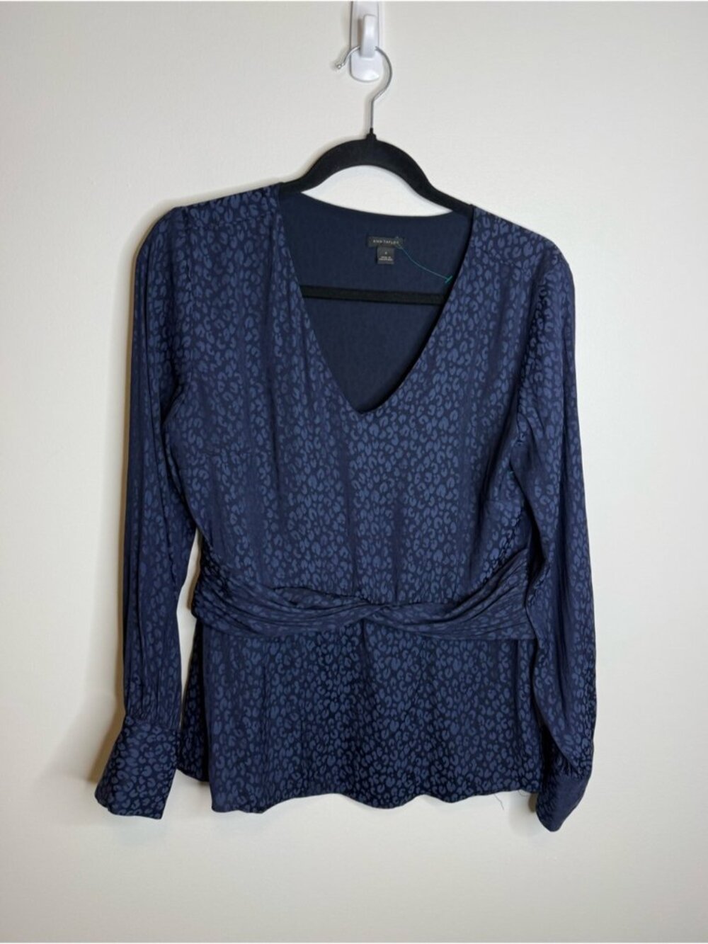 Ann Taylor Navy V-Neck Long Sleeve Twist-Waist Blouse size 4